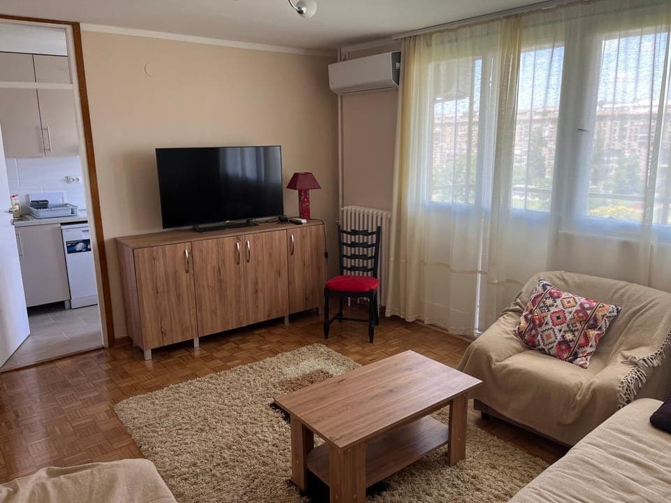 TV and multimedia, Living room, Seating area, Evening entertainment, City view, City view