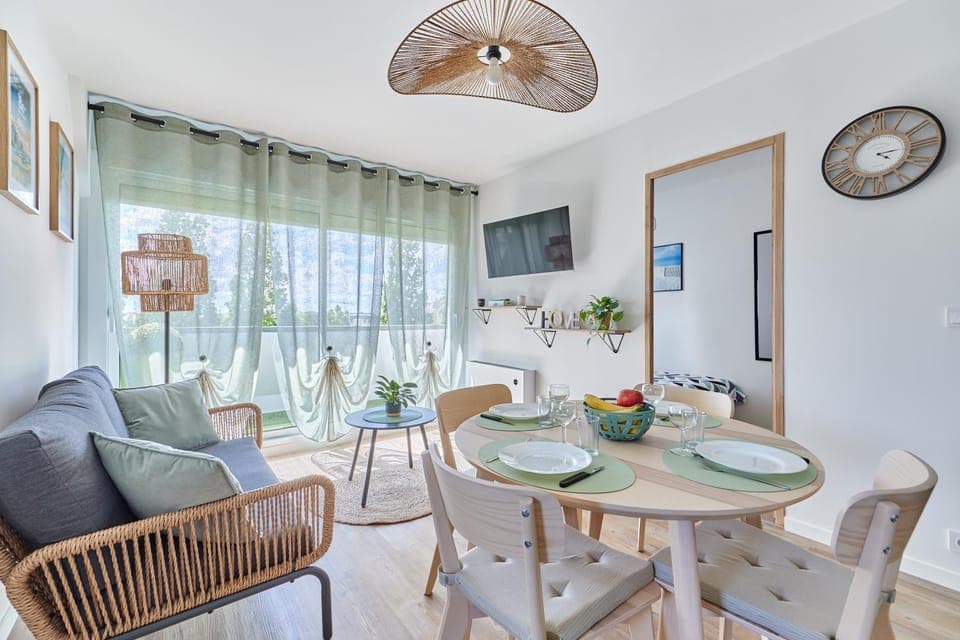 Living room, Dining area