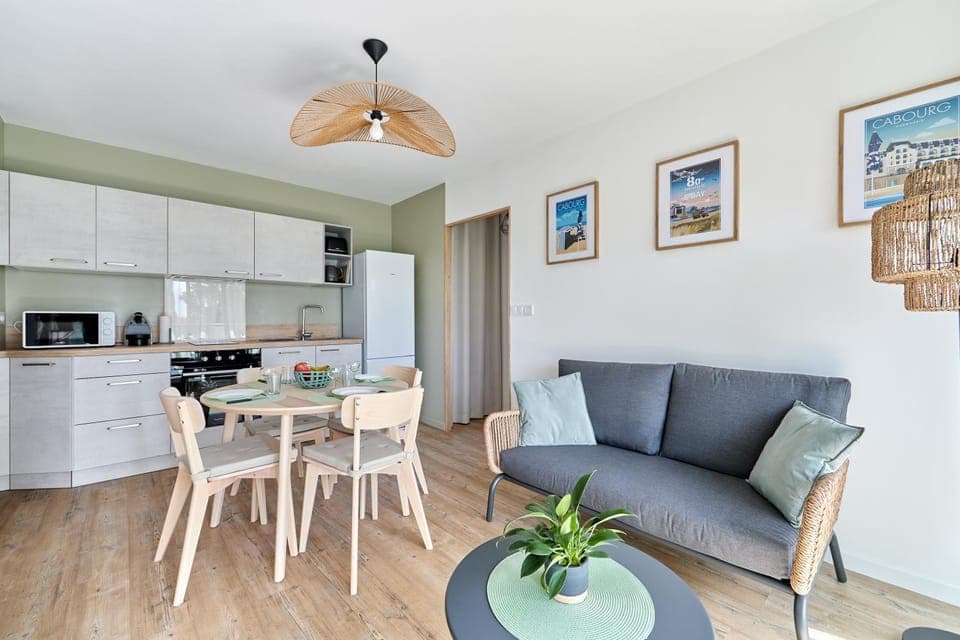 Kitchen or kitchenette, Living room, Dining area