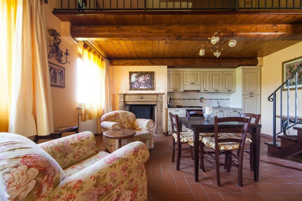 Kitchen or kitchenette, Seating area, Dining area