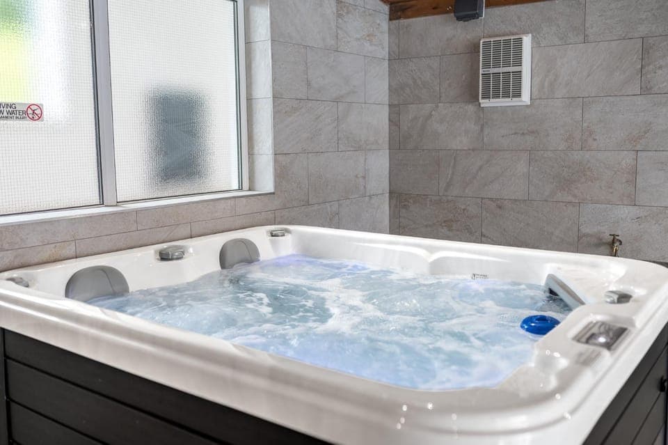 Hot Tub, Swimming pool