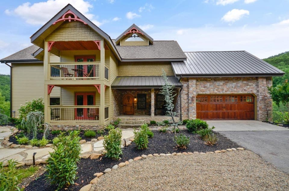 Mossy Brook Lodge by Stony Brook Cabins Cabin in Gatlinburg