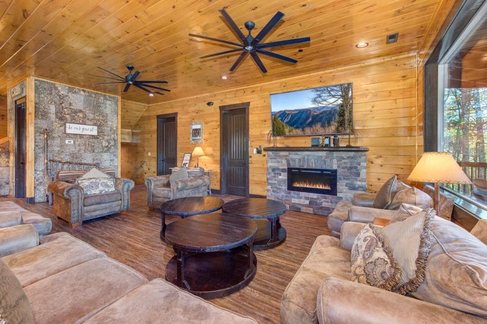 The Big Willow Retreat by Stony Brook Cabins Cabin in Gatlinburg