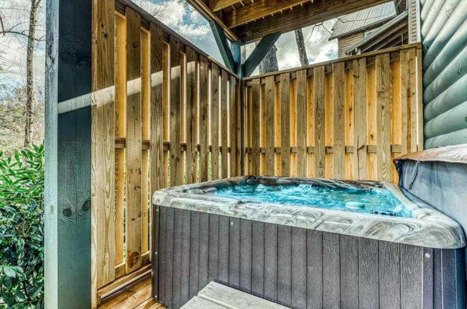 The Great Dogwood Manor by Stony Brook Cabins Cabin in Gatlinburg