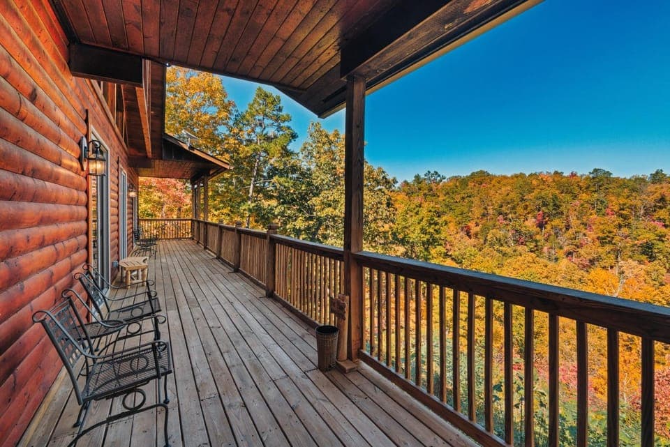 Mountain-View Cabin Hot Tub, Game Room, 4 Suites Cabin in Pittman Center