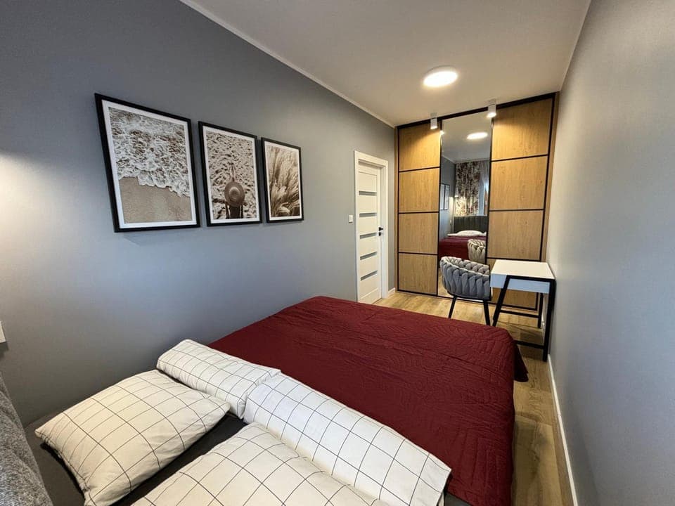 Bed, Seating area, Bedroom