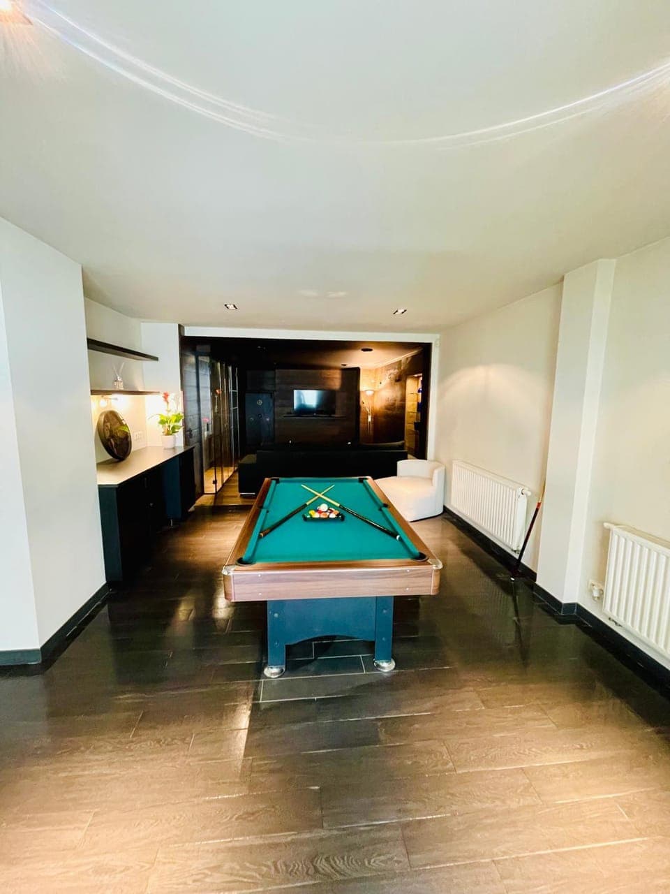 Billiard, Game Room, Lounge or bar