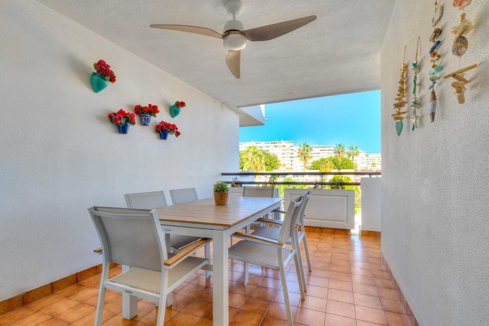 Balcony/Terrace, Photo of the whole room, Decorative detail, Seating area, Dining area