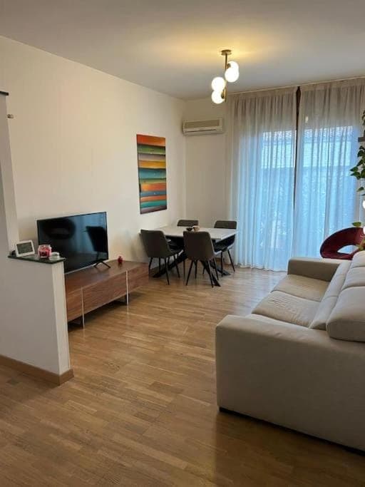 Communal lounge/ TV room, TV and multimedia, Living room, Seating area, Evening entertainment