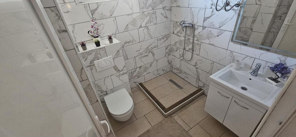 Shower, Toilet, Bathroom