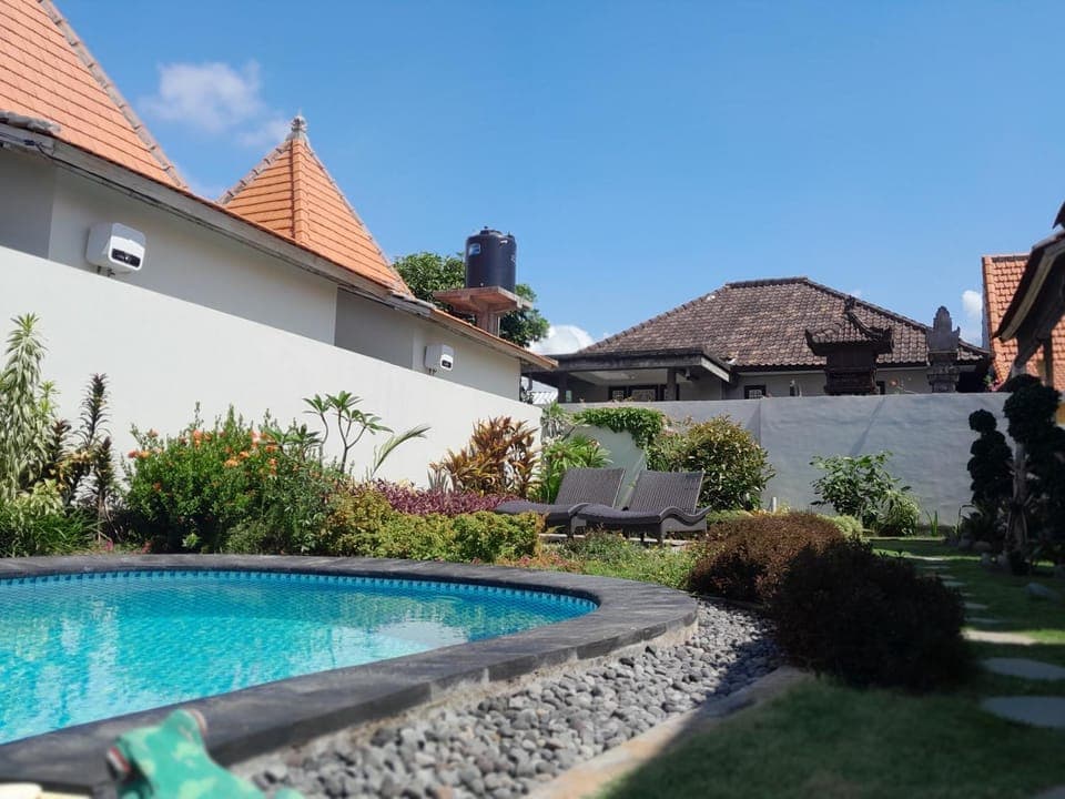 Property building, Day, Garden, Pool view, Swimming pool