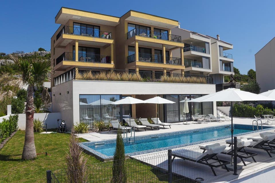 Property building, Neighbourhood, Swimming pool