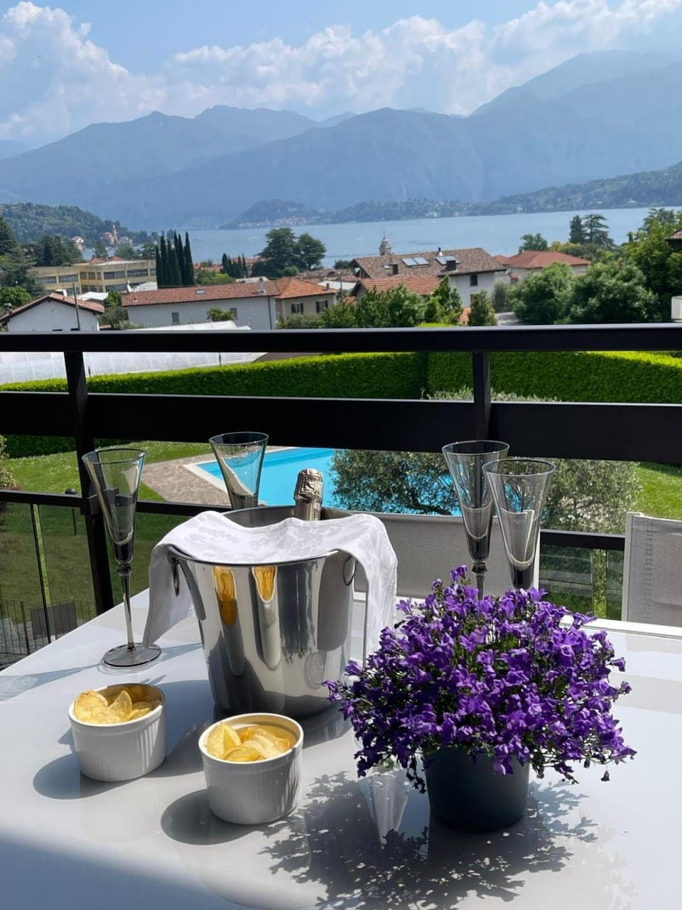 Balcony/Terrace, Lake view, Mountain view