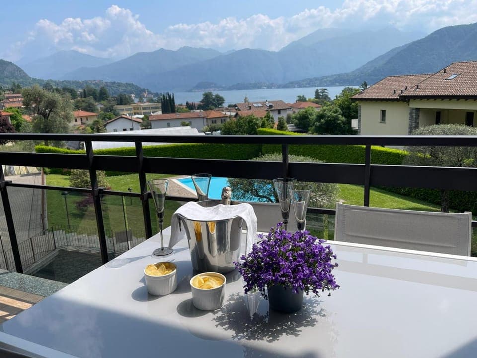 Balcony/Terrace, Lake view, Mountain view