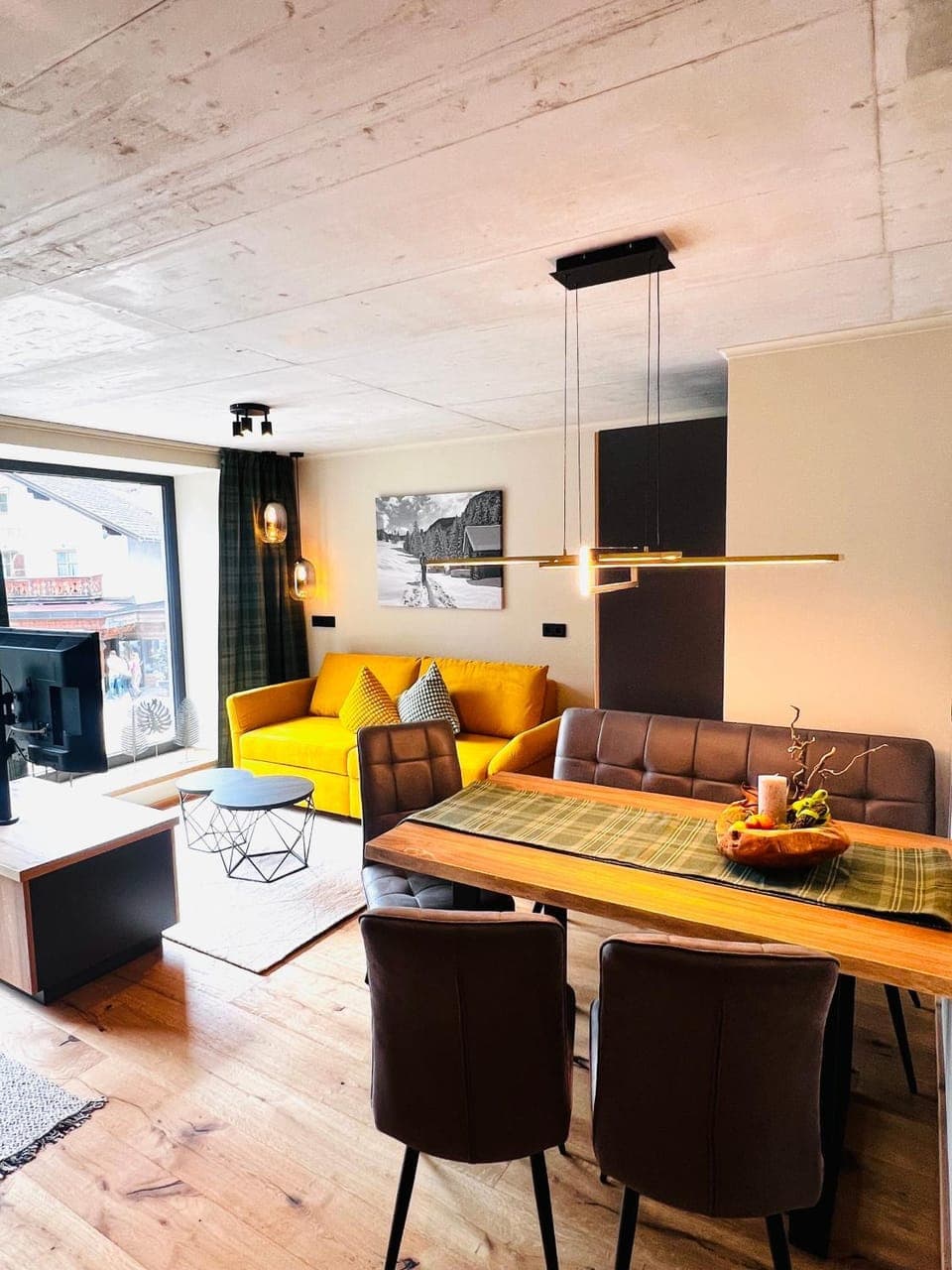 Living room, Seating area, Dining area