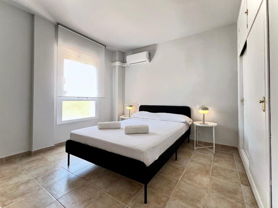 Bed, Photo of the whole room, Bedroom, air conditioner