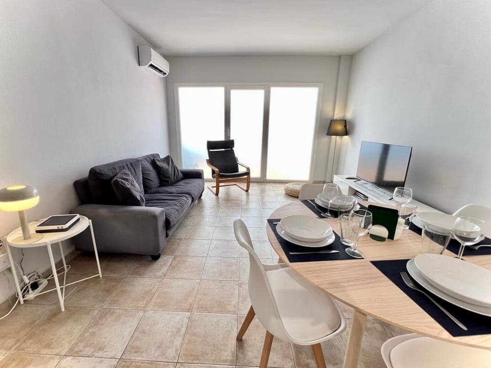 TV and multimedia, Living room, Dining area, internet, air conditioner