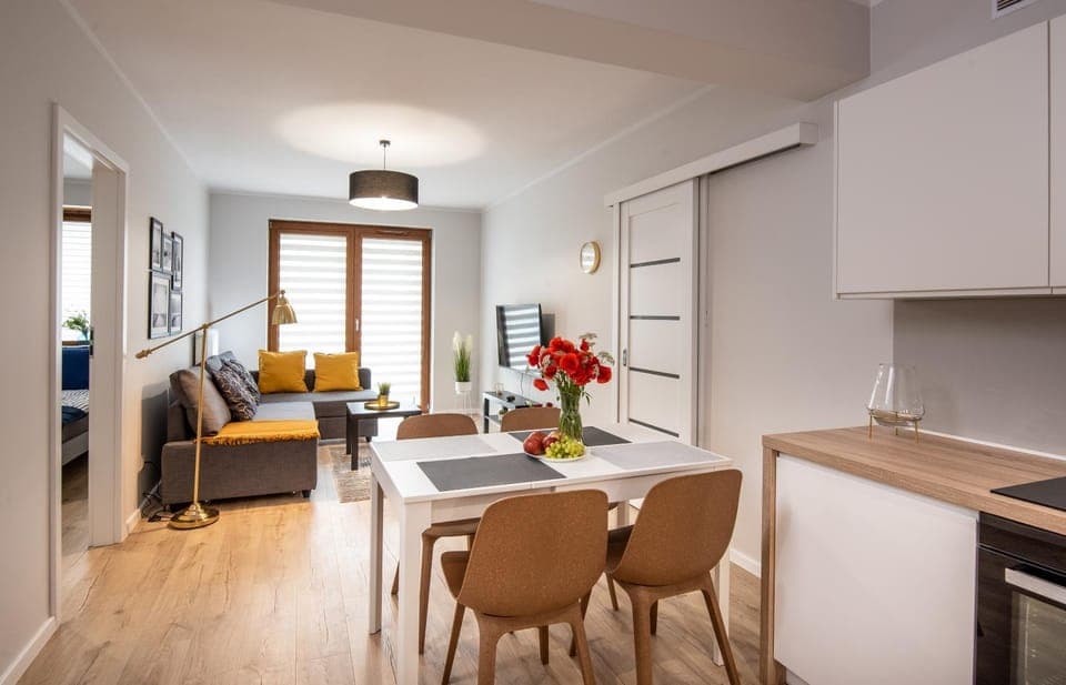 Kitchen or kitchenette, Living room, Seating area, Dining area