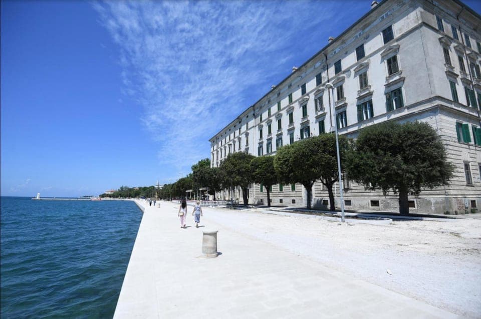 Beach, Sea view, Location