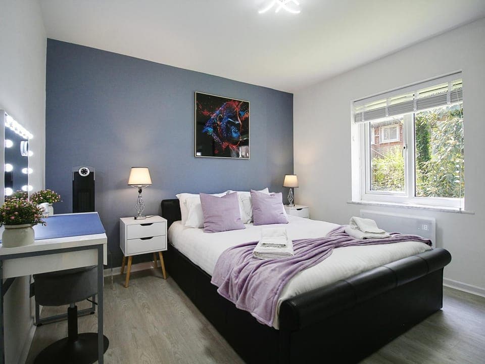 Bed, Photo of the whole room, Bedroom, hair dresser