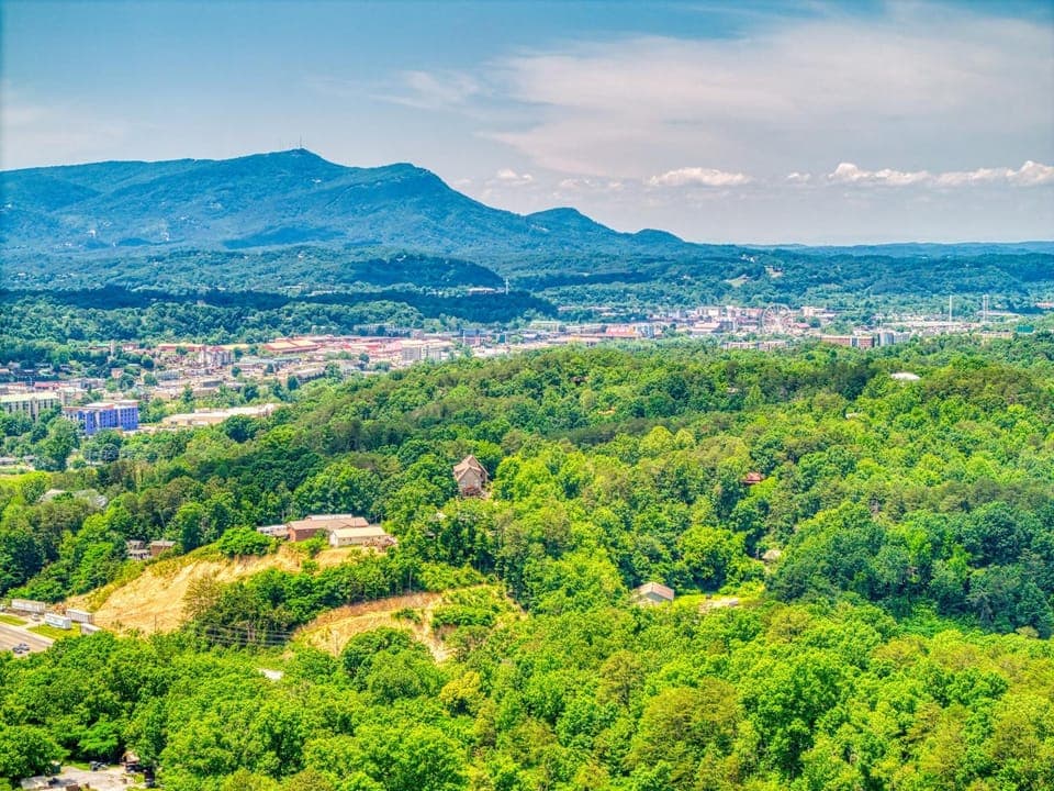 Cozy Bear Hill, Resort indoor Pool, Free Attraction Tickets, WIFI!!! House in Pigeon Forge
