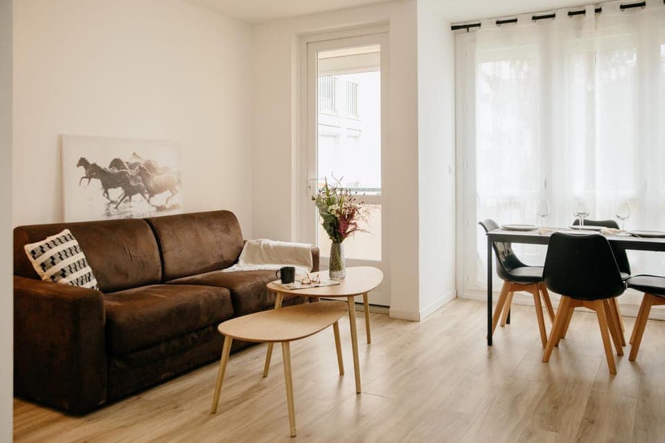 Living room, Dining area