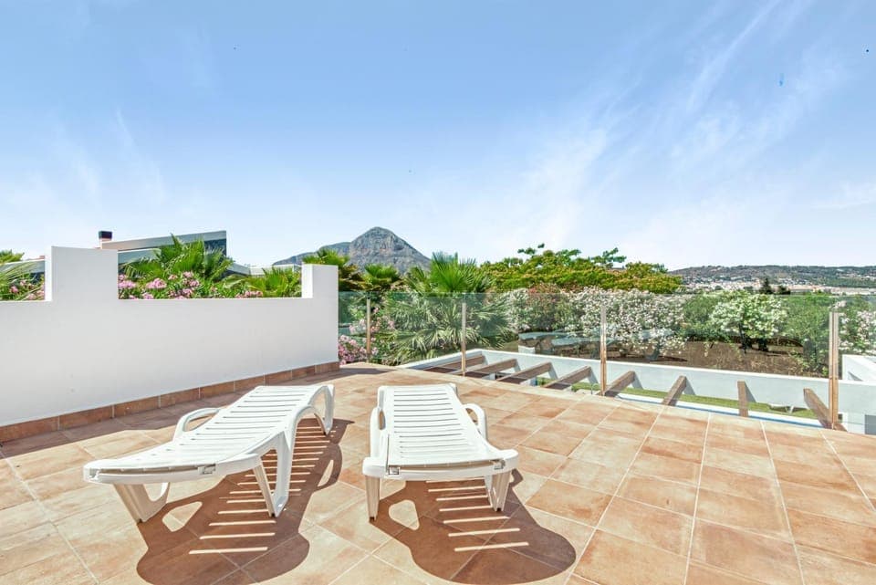 Property building, Balcony/Terrace, Living room
