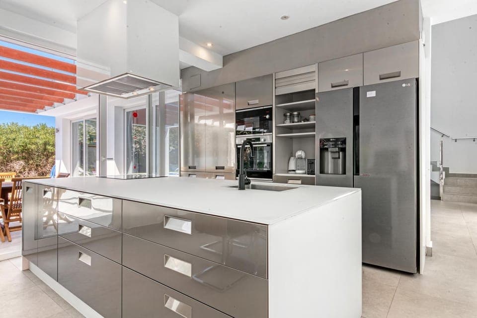 Kitchen or kitchenette, Living room