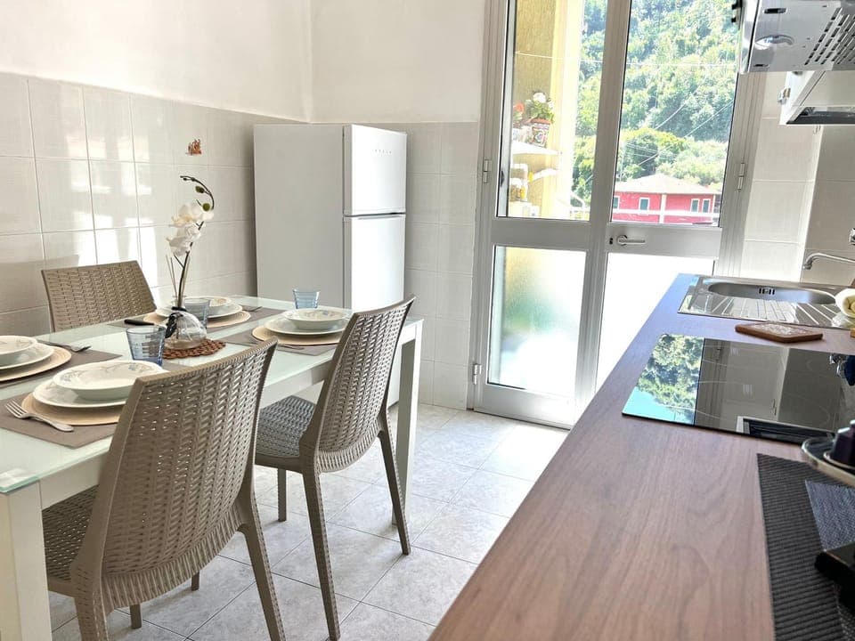 Kitchen or kitchenette, Seating area, Dining area