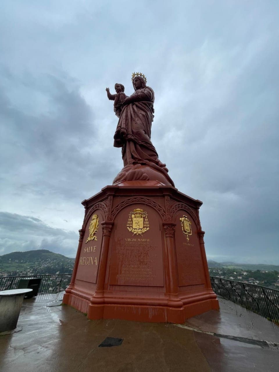 Nearby landmark, Day