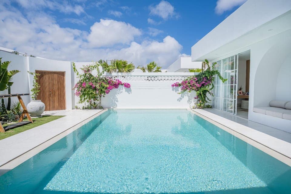 Swimming pool, Swimming pool