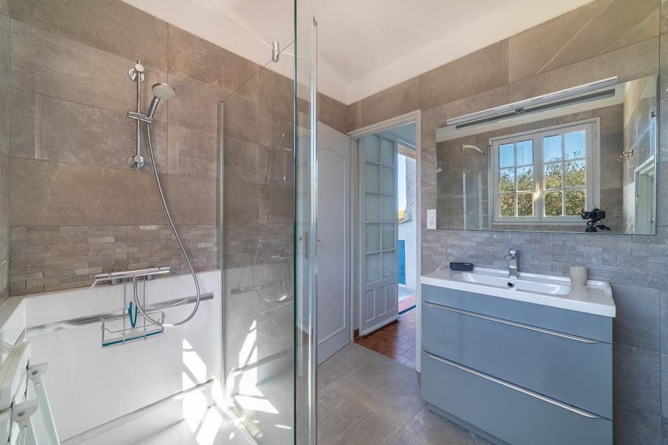 Shower, Bathroom, towels