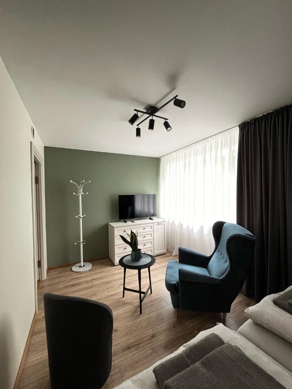 TV and multimedia, Seating area, Bedroom