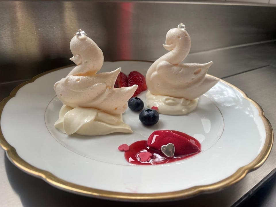 Restaurant/places to eat, Food and drinks, Food