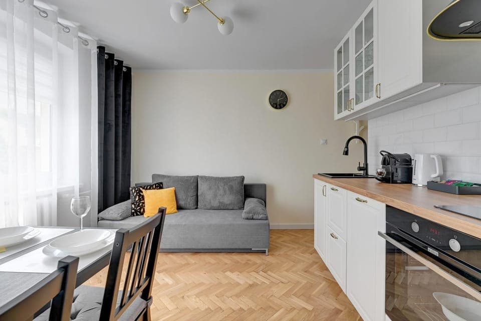 Kitchen or kitchenette, Living room, Seating area, Dining area, stove