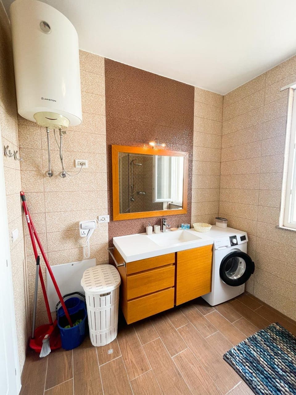 Bathroom, towels, washing machine