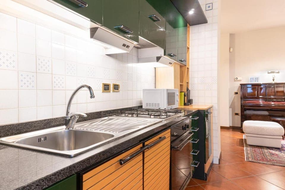 Kitchen or kitchenette, dishwasher, stove