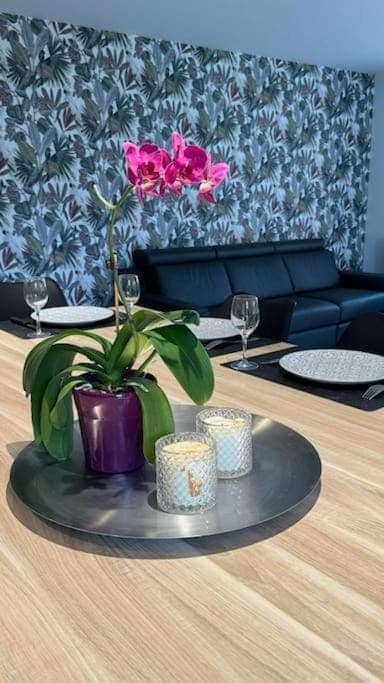 Living room, Seating area, Dining area