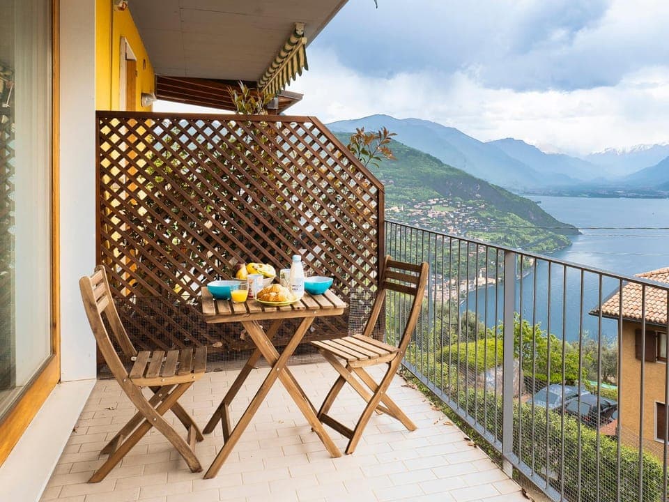 Property building, View (from property/room), Balcony/Terrace, Lake view