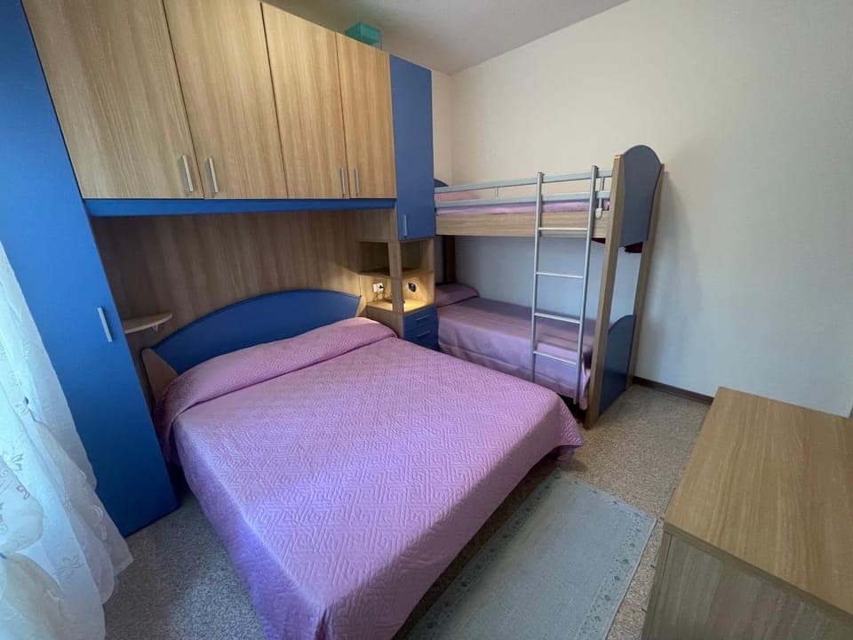 Bed, Photo of the whole room, bunk bed, wardrobe