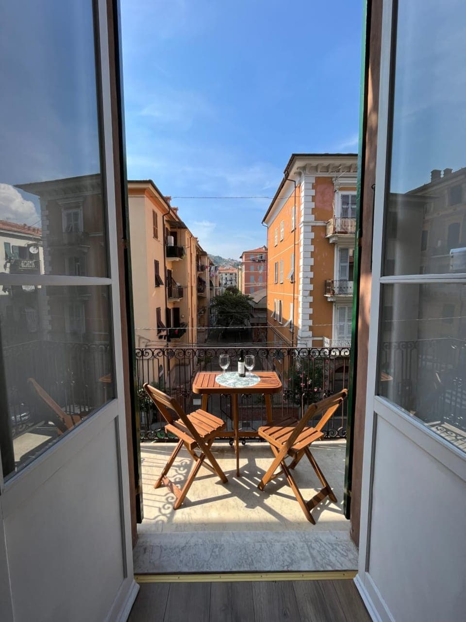 Property building, Patio, Day, View (from property/room), Balcony/Terrace, Dining area