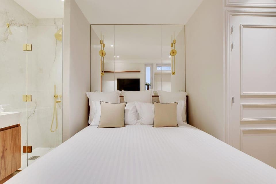 Bed, TV and multimedia, Photo of the whole room, Bedroom, wardrobe