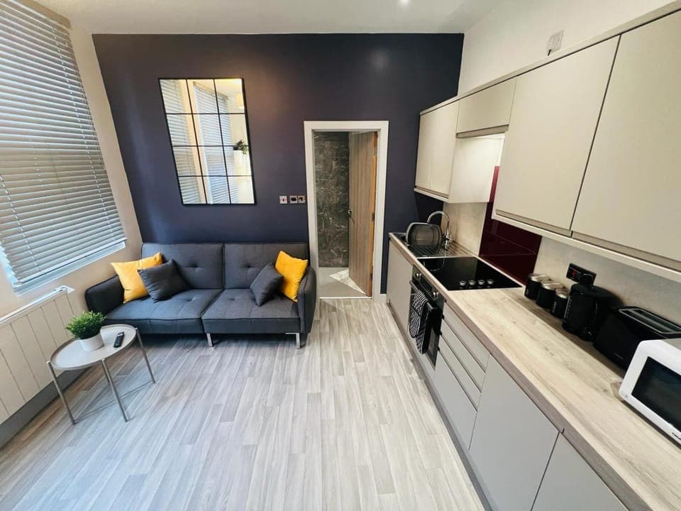 Kitchen or kitchenette, Seating area, Dining area