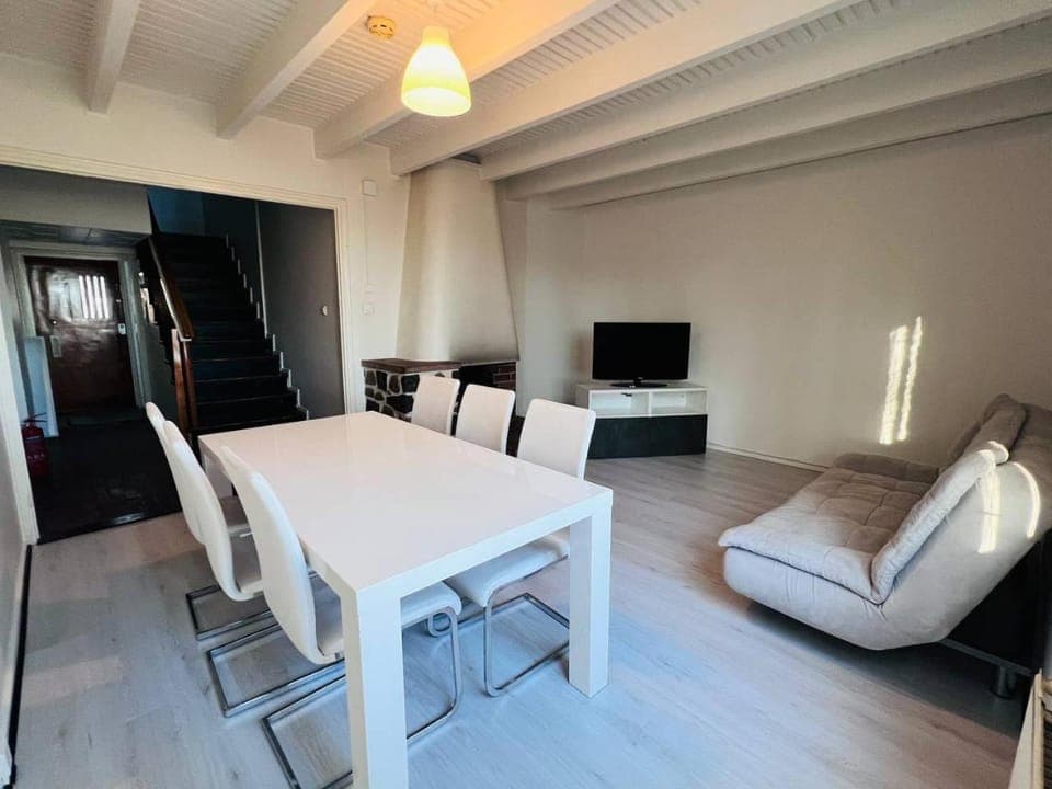 Communal lounge/ TV room, Living room, Seating area