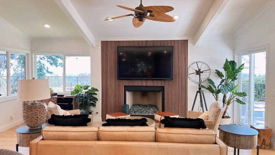 TV and multimedia, Living room, Seating area, fireplace