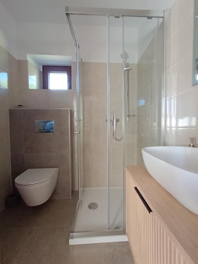 Shower, Toilet, Bathroom, Bath