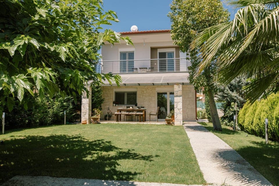 Property building, Spring, Day, Natural landscape, Garden, Balcony/Terrace, Garden view