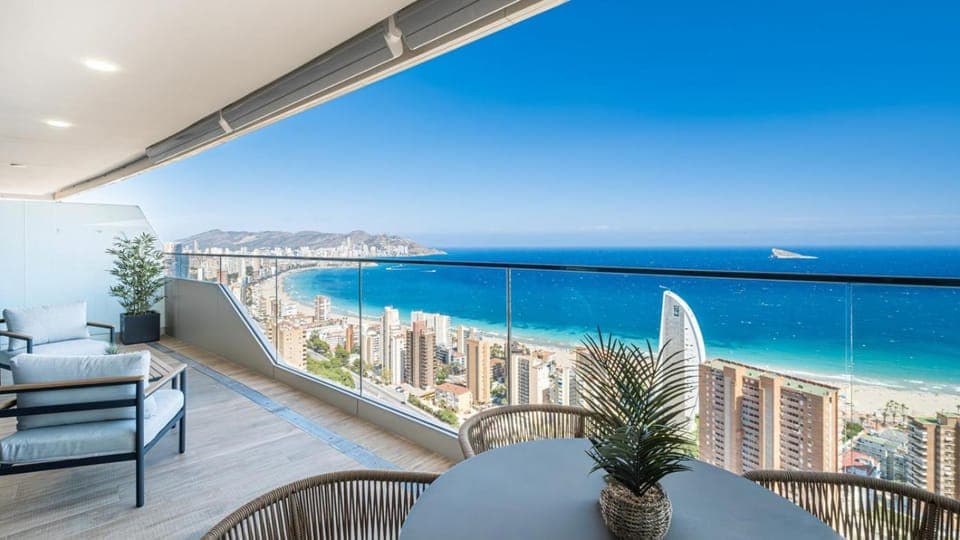 Day, Natural landscape, View (from property/room), Balcony/Terrace, Balcony/Terrace, Dining area, Beach, City view, Sea view