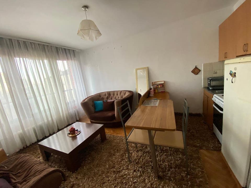 Kitchen or kitchenette, Living room, Photo of the whole room, Seating area, Dining area, minibar, oven, stove