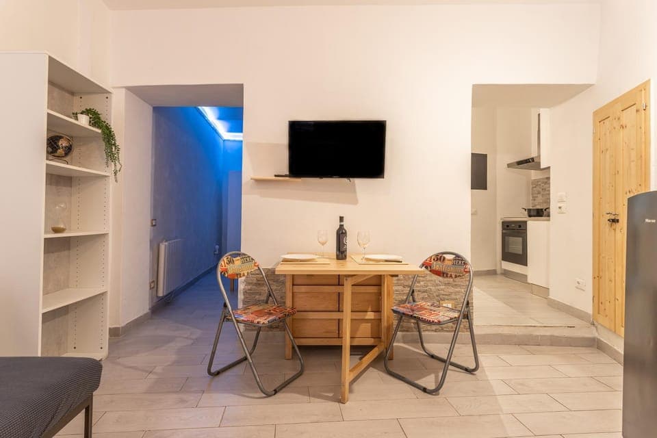 TV and multimedia, Living room, Seating area, Dining area, Evening entertainment